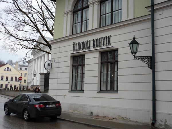 Ülikooli Kohvik zvenku